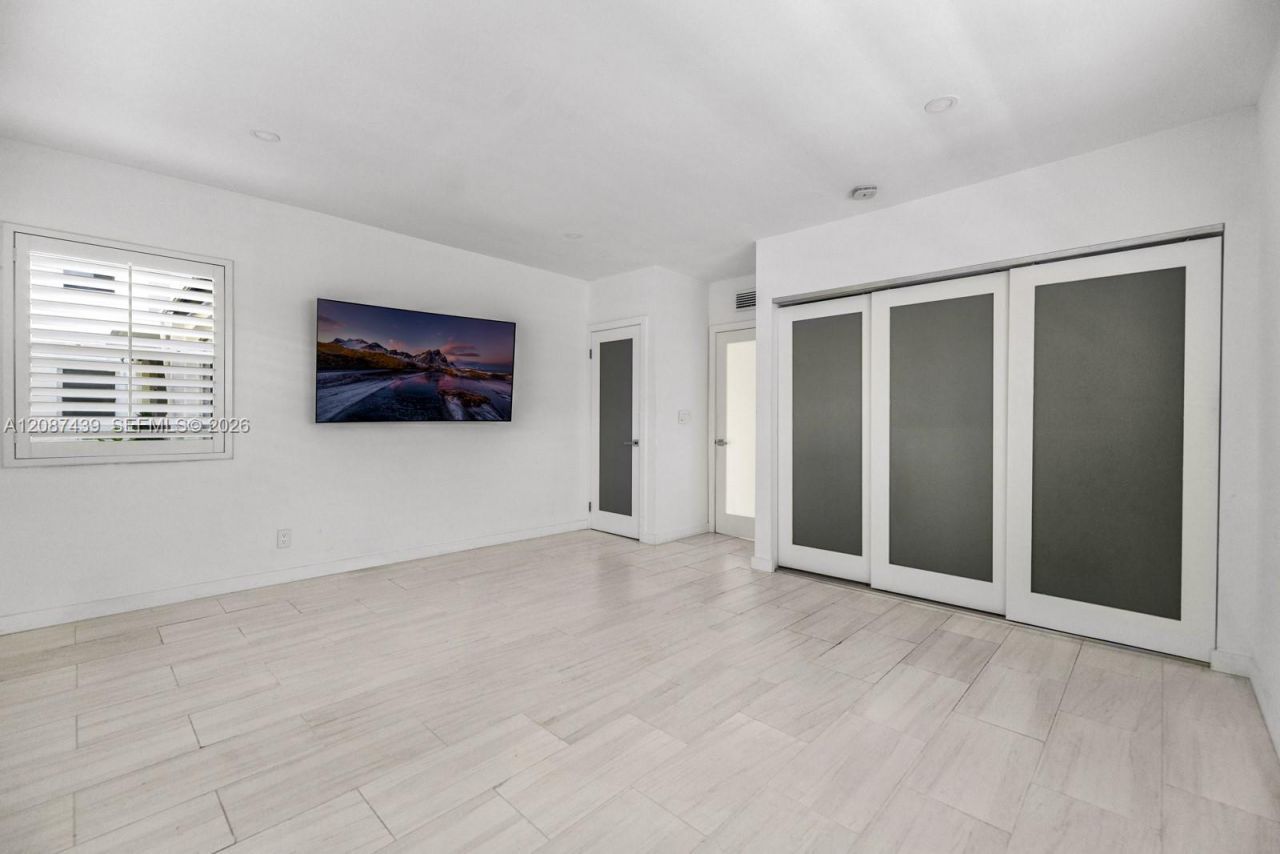 3909 Garden Ave, Miami Beach, FL 33140 Photo
