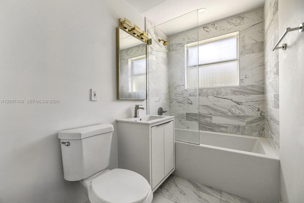 3909 Garden Ave, Miami Beach, FL 33140 Photo