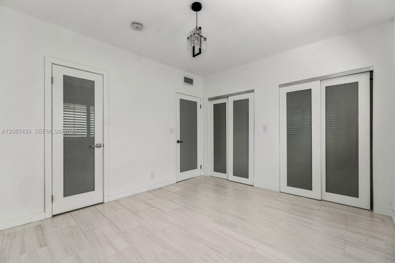 3909 Garden Ave, Miami Beach, FL 33140 Photo