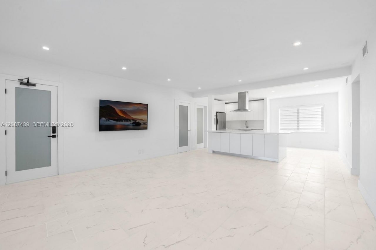 3909 Garden Ave, Miami Beach, FL 33140 Photo