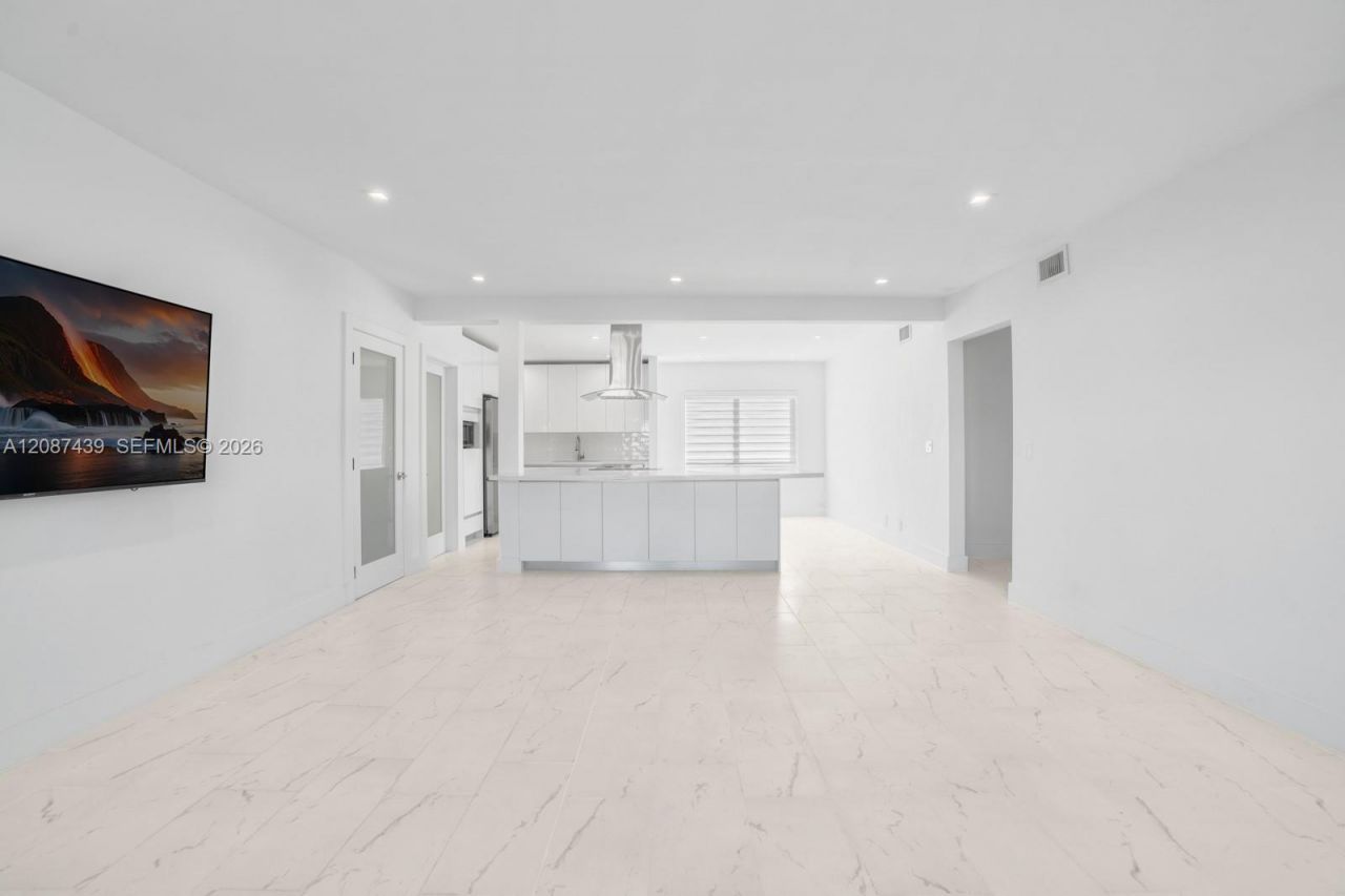 3909 Garden Ave, Miami Beach, FL 33140 Photo