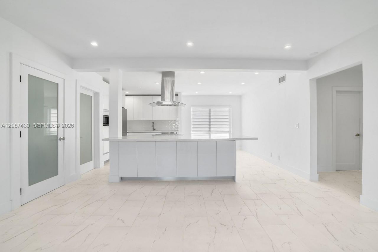 3909 Garden Ave, Miami Beach, FL 33140 Photo