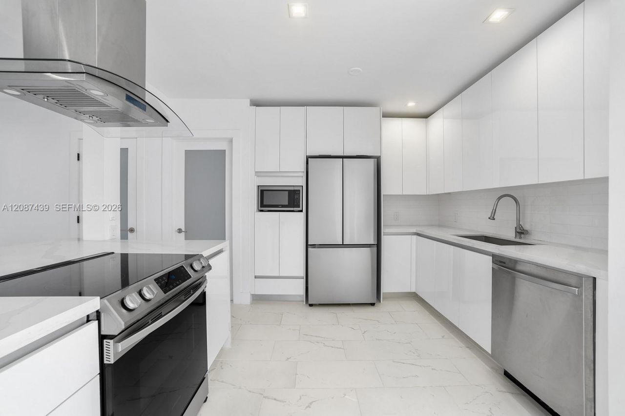 3909 Garden Ave, Miami Beach, FL 33140 Photo