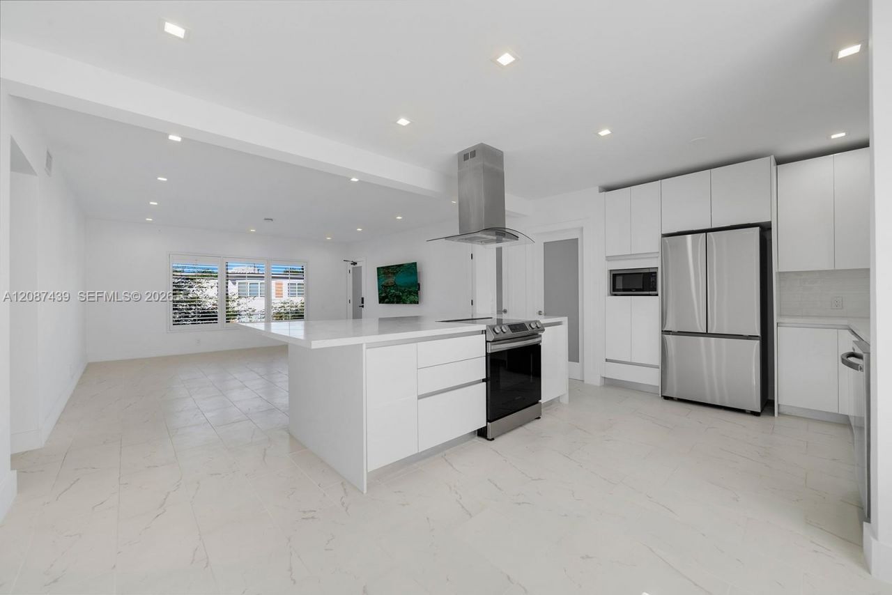 3909 Garden Ave, Miami Beach, FL 33140 Photo