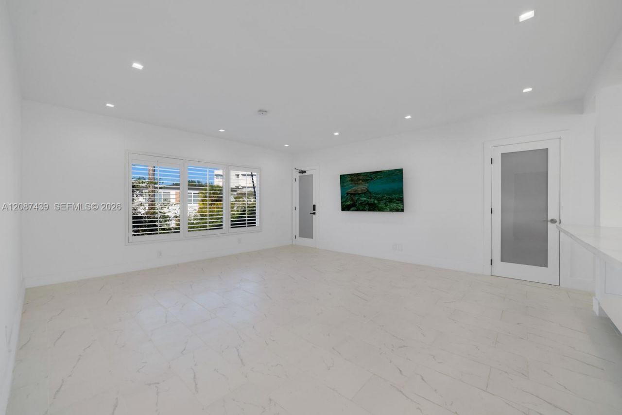 3909 Garden Ave, Miami Beach, FL 33140 Photo