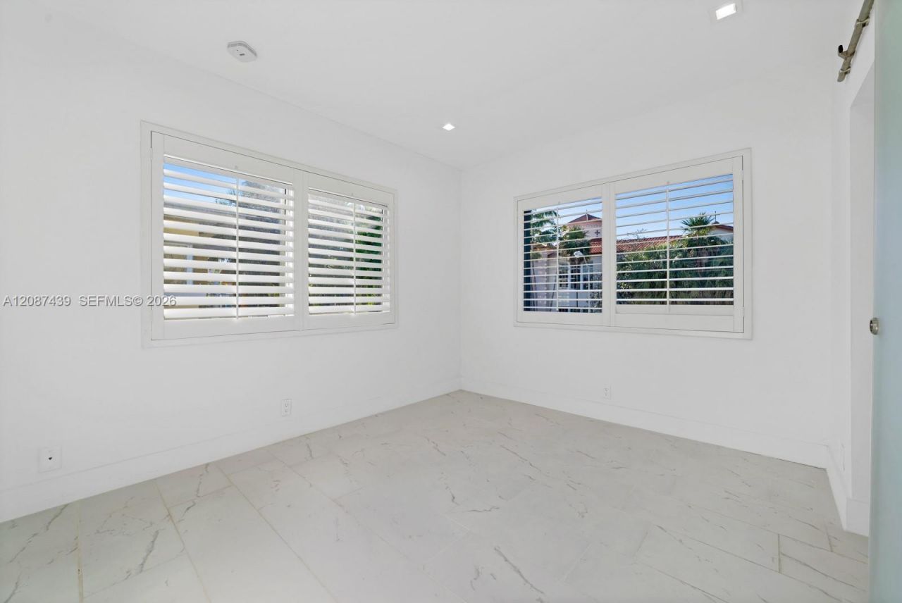 3909 Garden Ave, Miami Beach, FL 33140 Photo