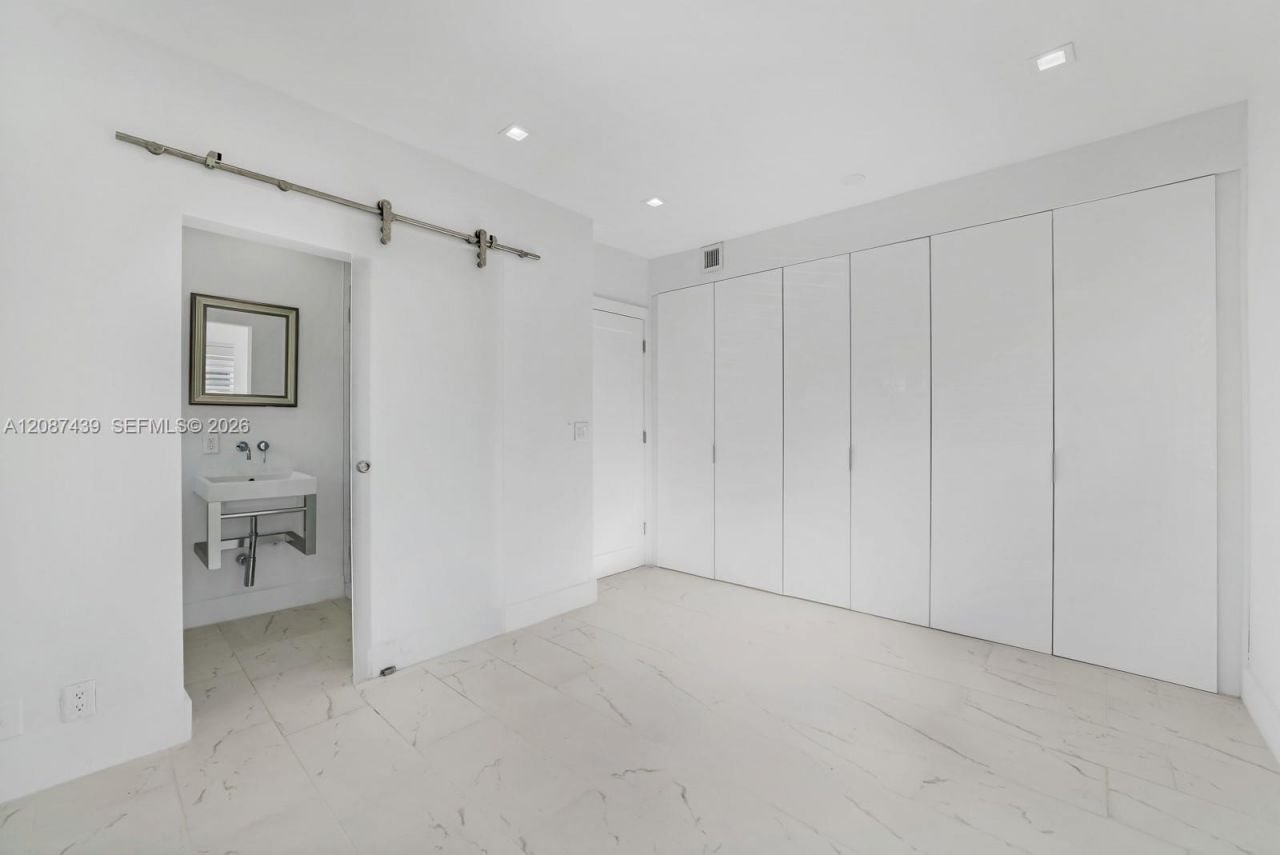 3909 Garden Ave, Miami Beach, FL 33140 Photo