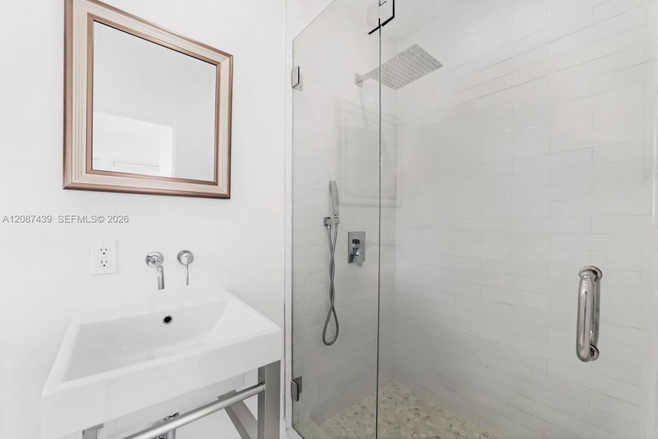 3909 Garden Ave, Miami Beach, FL 33140 Photo