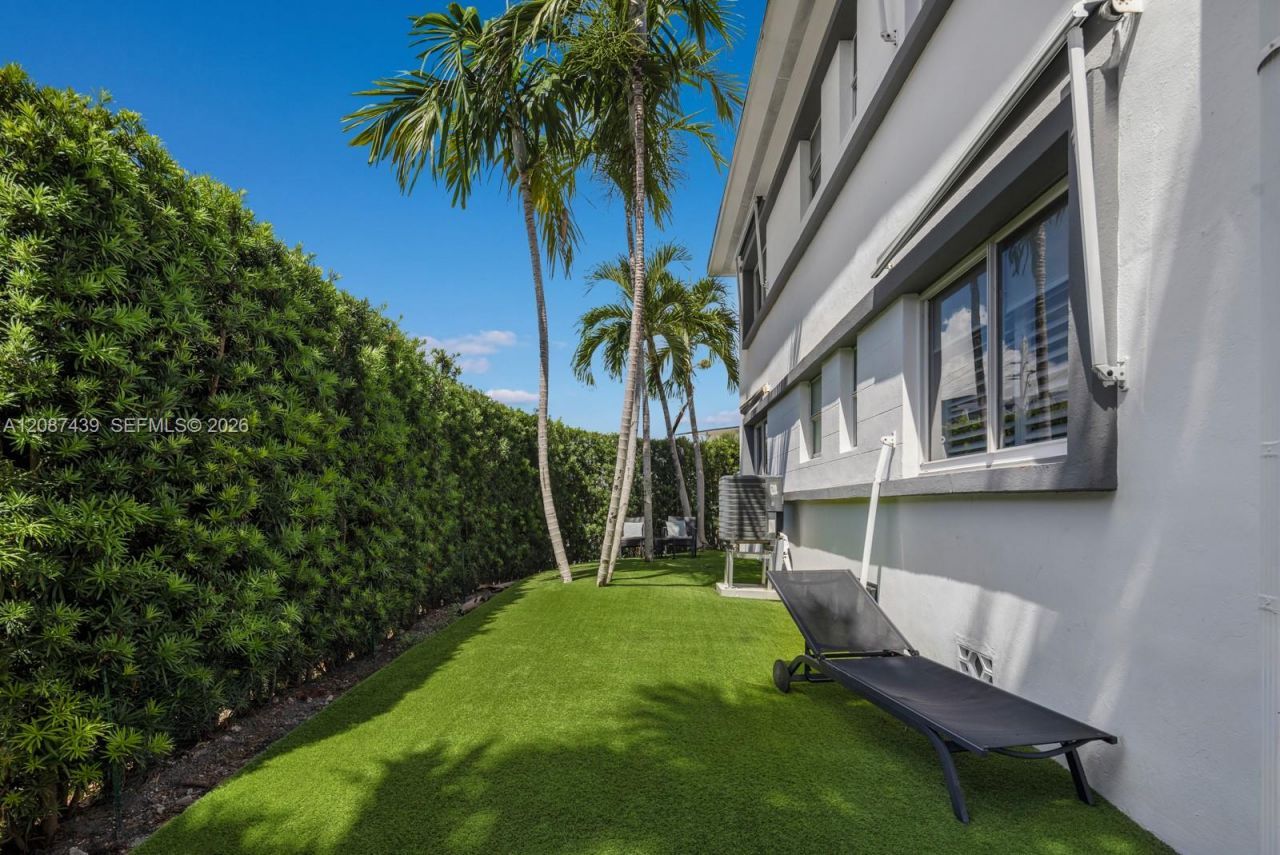 3909 Garden Ave, Miami Beach, FL 33140 Photo