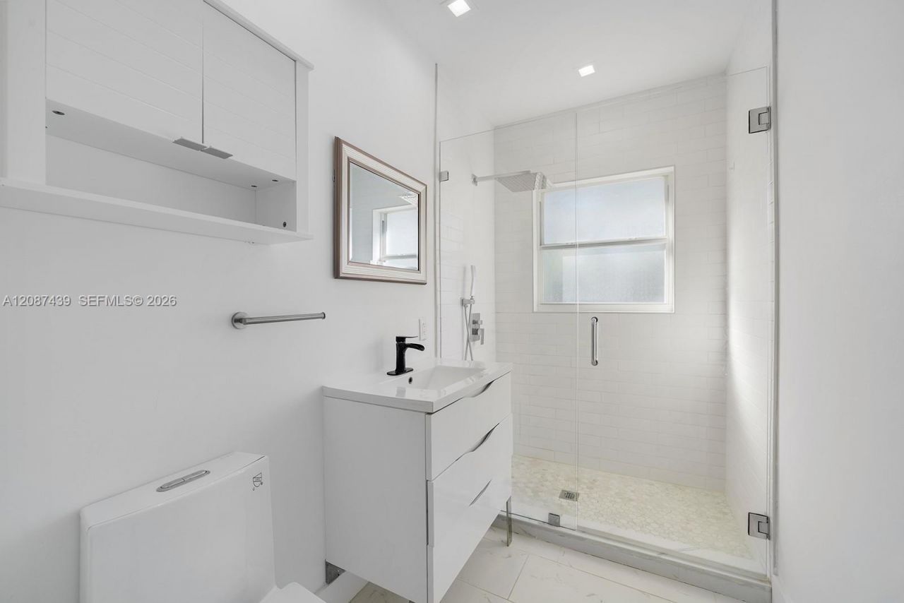 3909 Garden Ave, Miami Beach, FL 33140 Photo