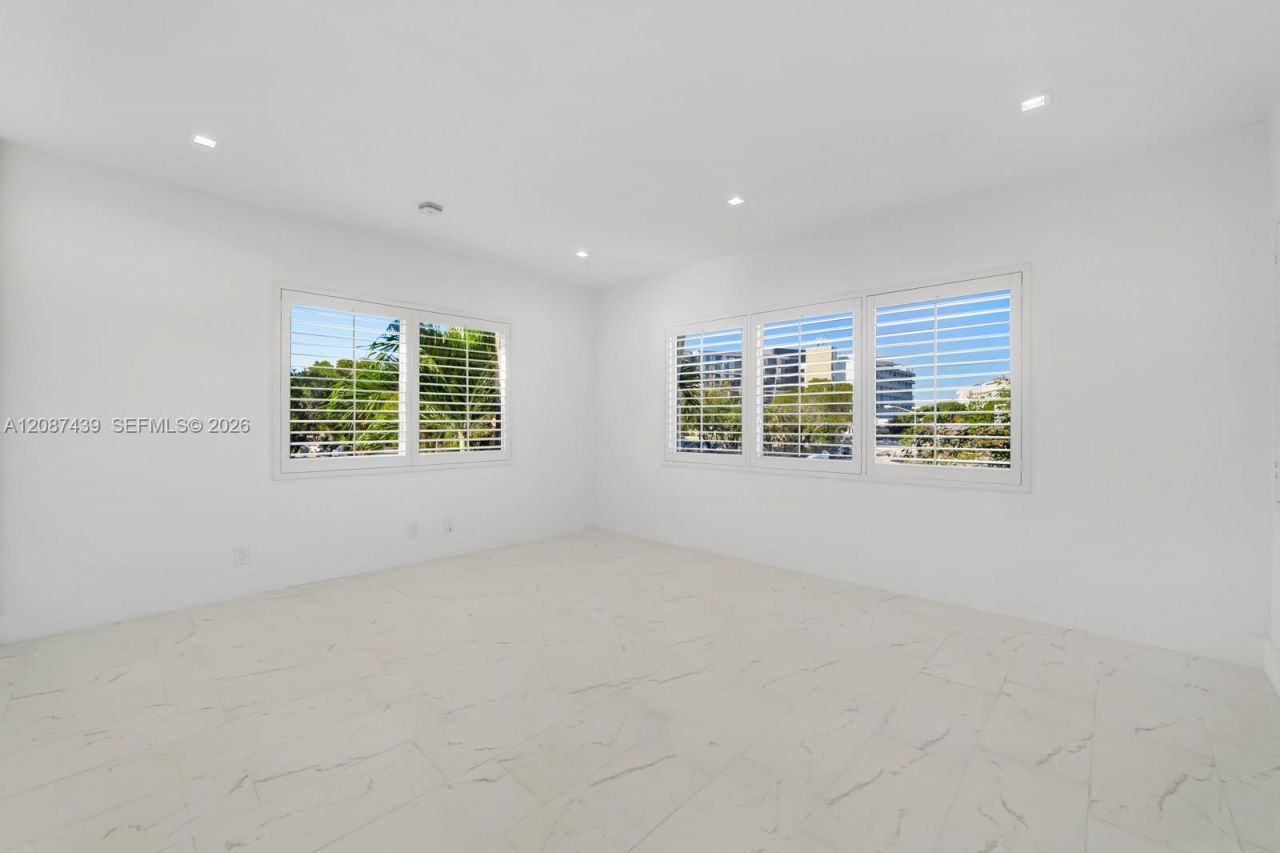 3909 Garden Ave, Miami Beach, FL 33140 Photo