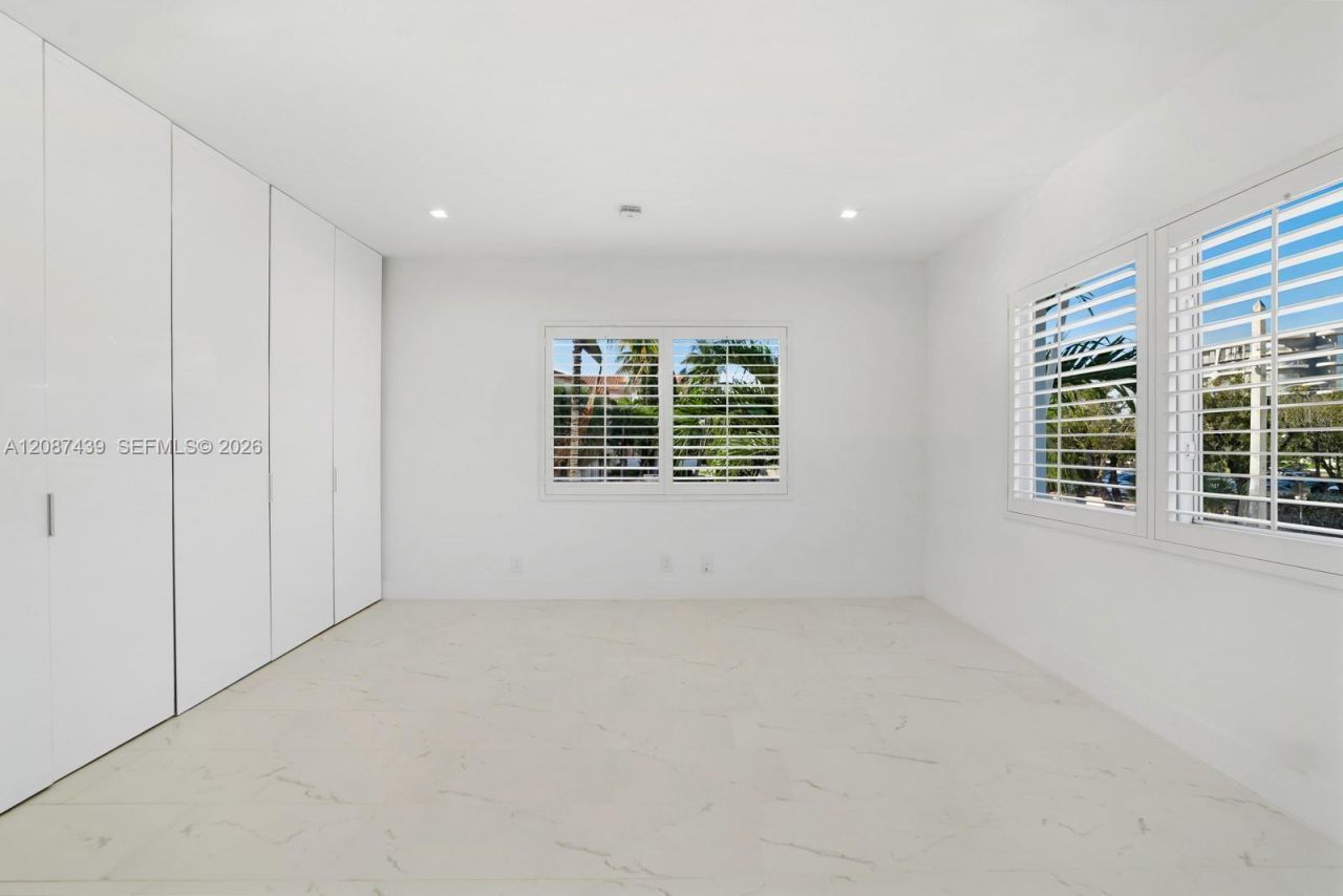 3909 Garden Ave, Miami Beach, FL 33140 Photo