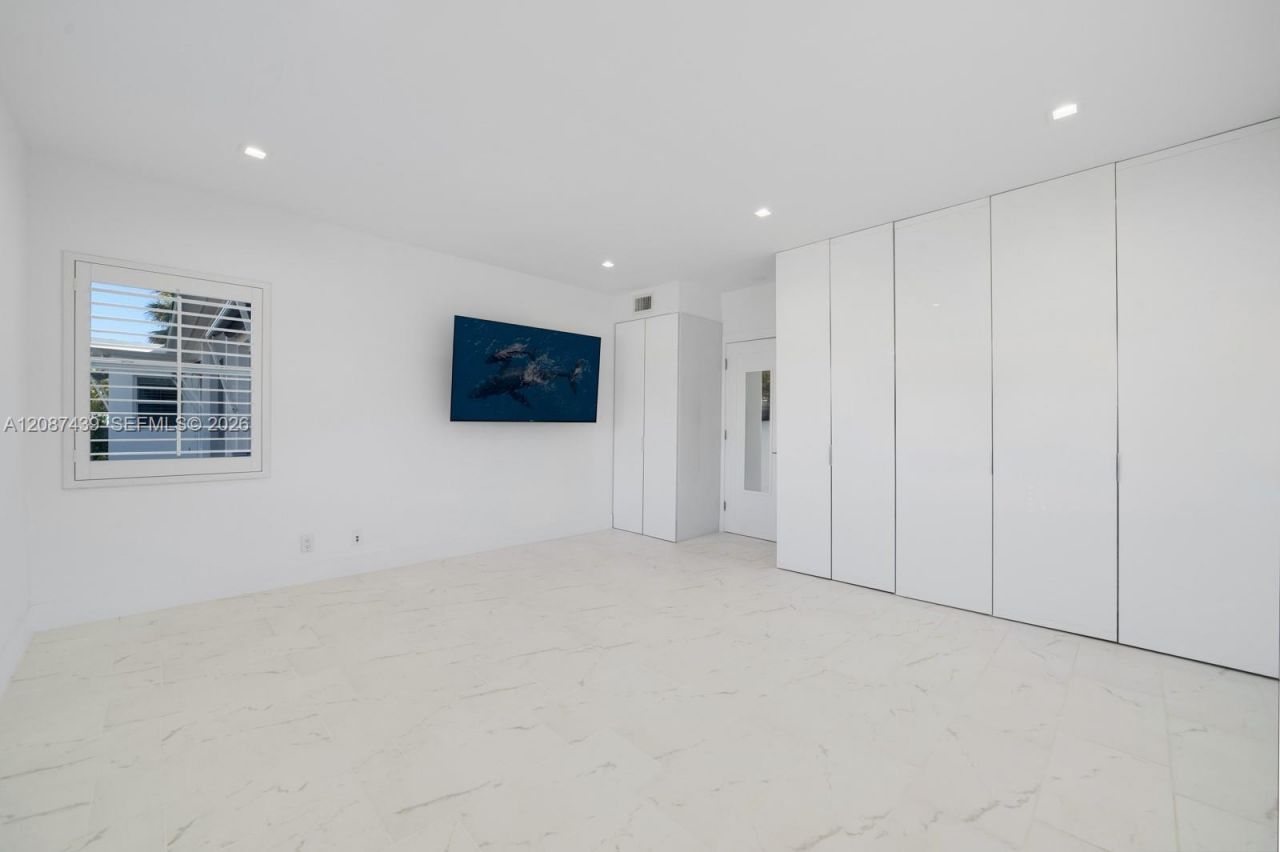 3909 Garden Ave, Miami Beach, FL 33140 Photo
