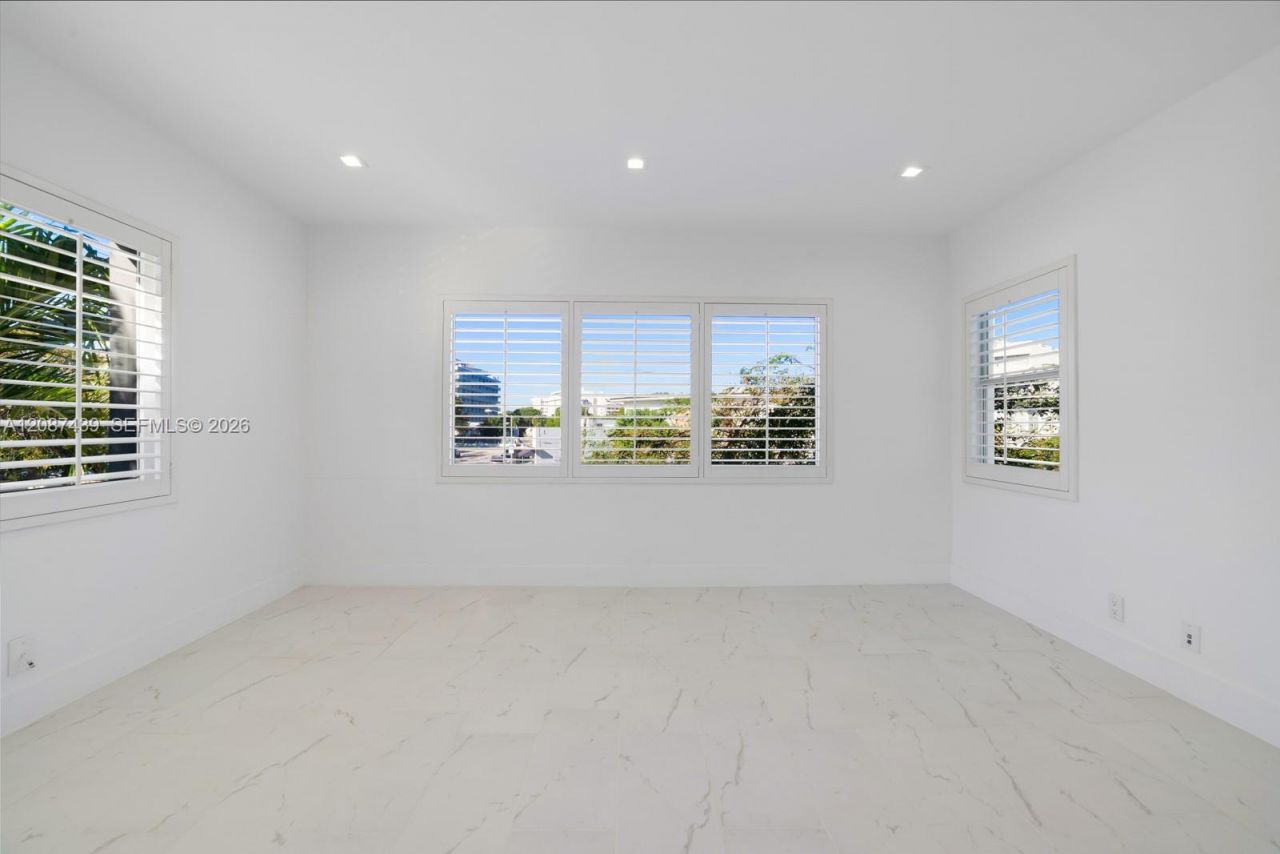 3909 Garden Ave, Miami Beach, FL 33140 Photo