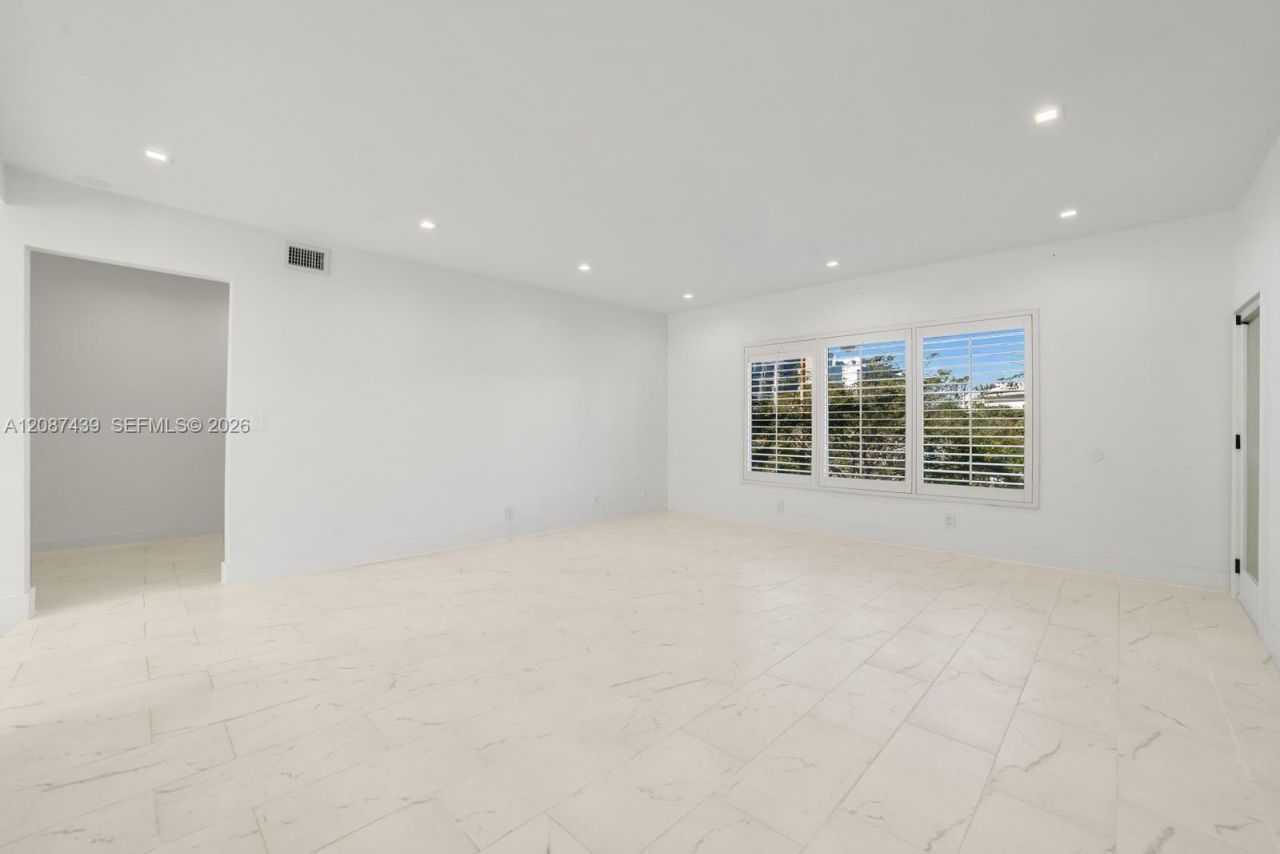 3909 Garden Ave, Miami Beach, FL 33140 Photo