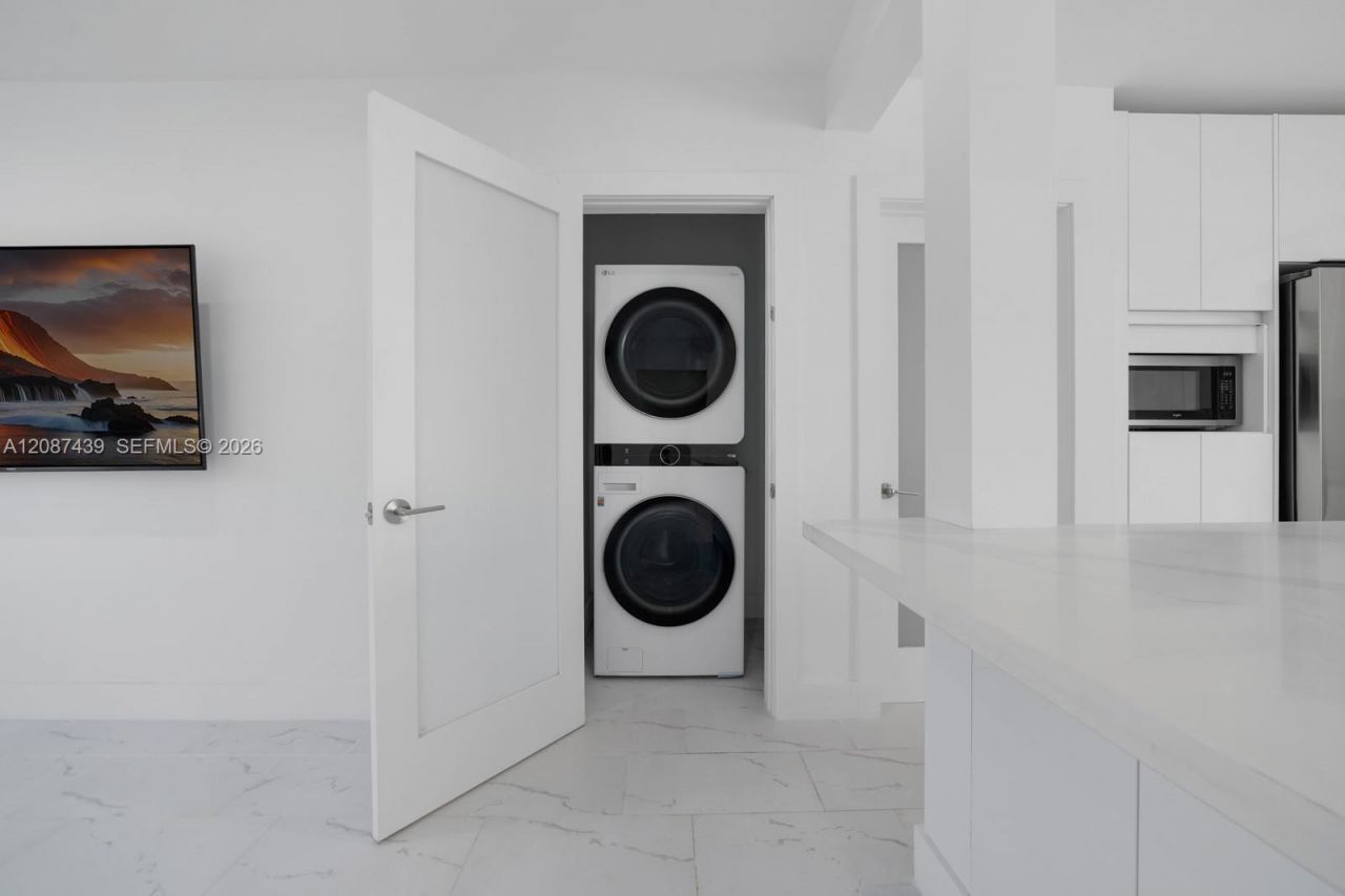 3909 Garden Ave, Miami Beach, FL 33140 Photo