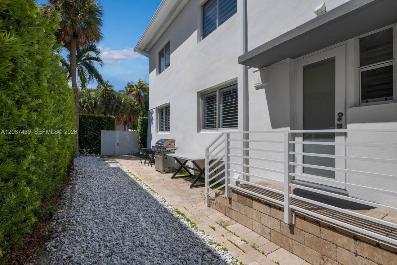 3909 Garden Ave, Miami Beach, FL 33140 Photo