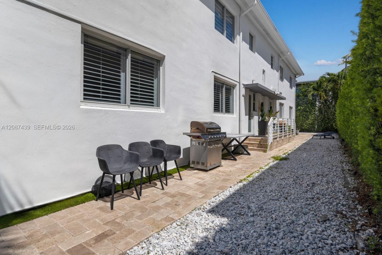 3909 Garden Ave, Miami Beach, FL 33140 Photo