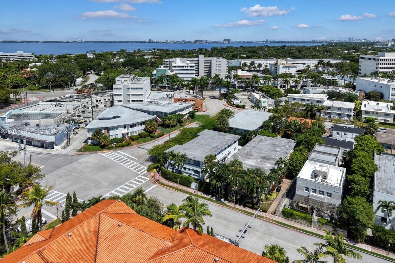 3909 Garden Ave, Miami Beach, FL 33140 Photo