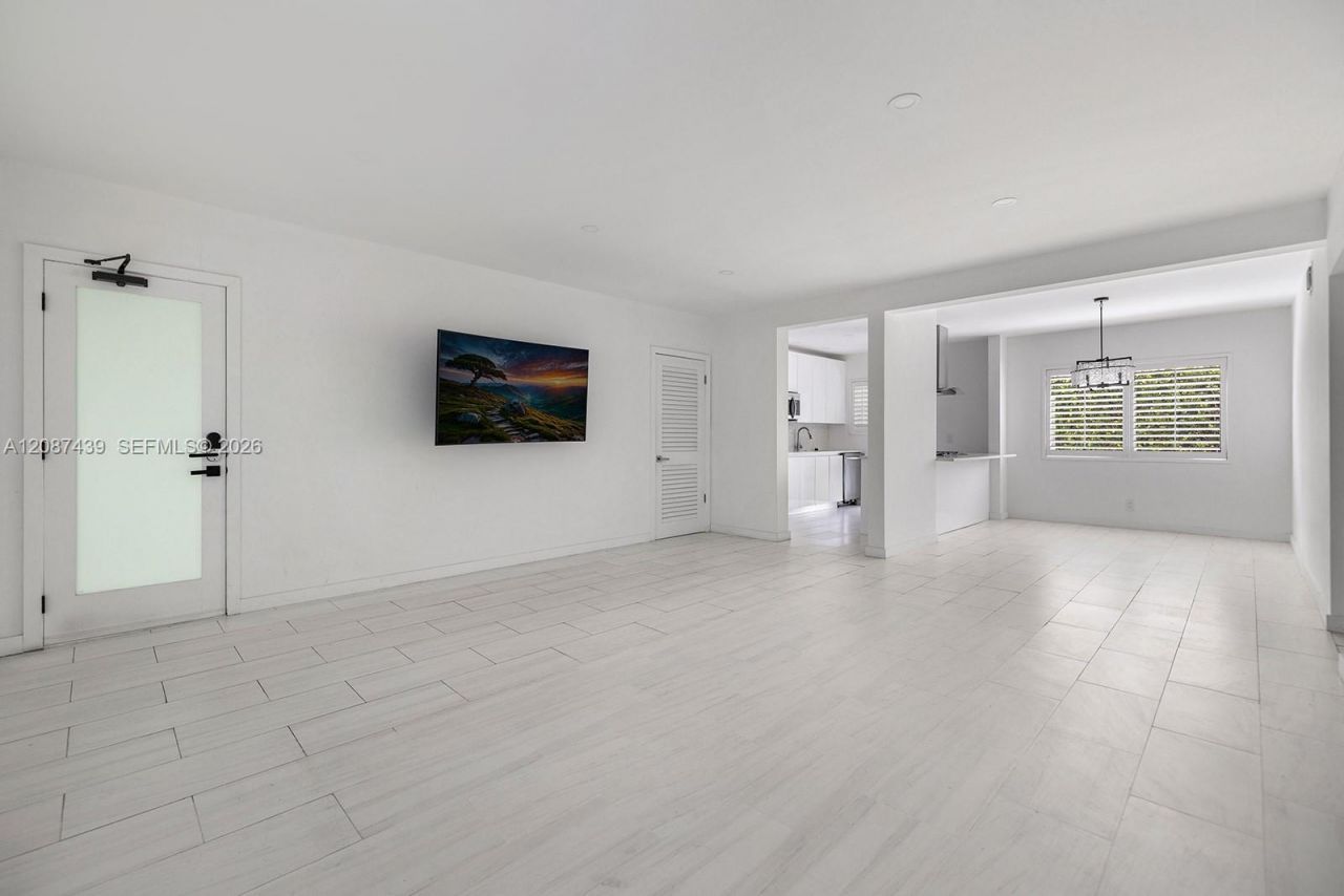 3909 Garden Ave, Miami Beach, FL 33140 Photo