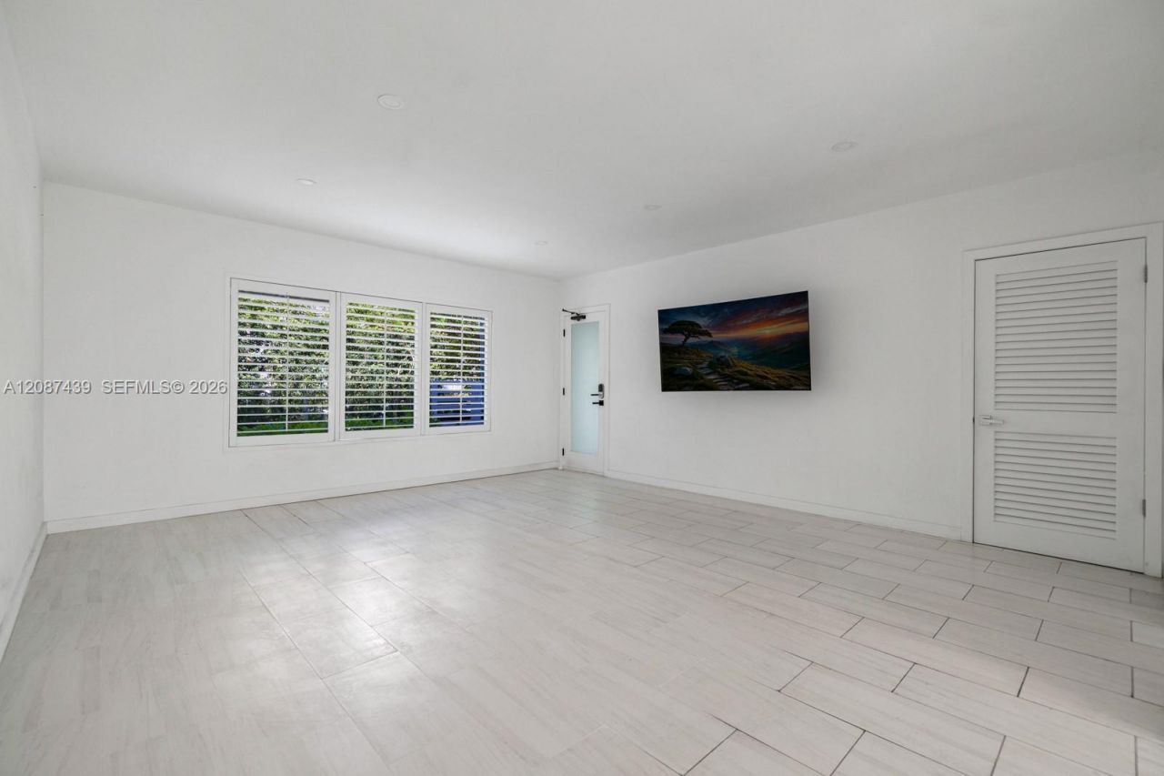 3909 Garden Ave, Miami Beach, FL 33140 Photo
