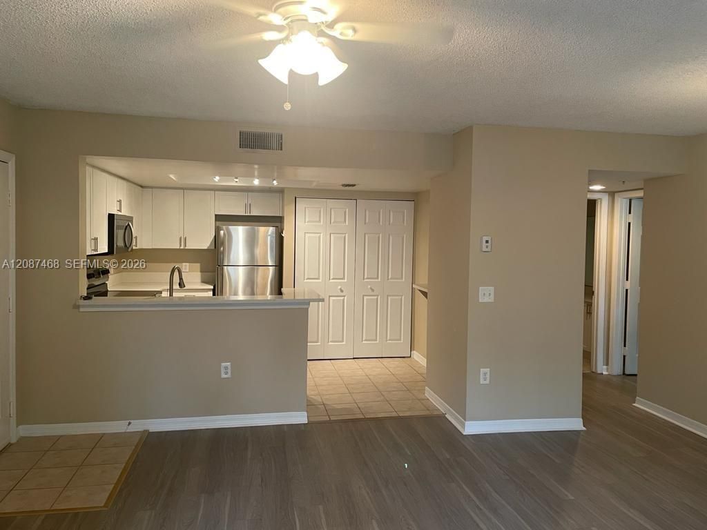 4195 N Haverhill Rd , Unit 318, West Palm Beach, FL 33417 Photo