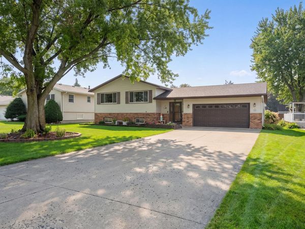 326 5th Street SW, Eyota, MN 55934