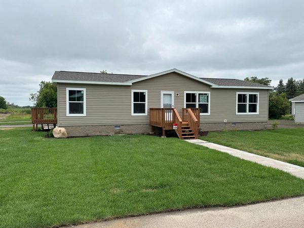 402 1st Street NE, Staples, MN 56479
