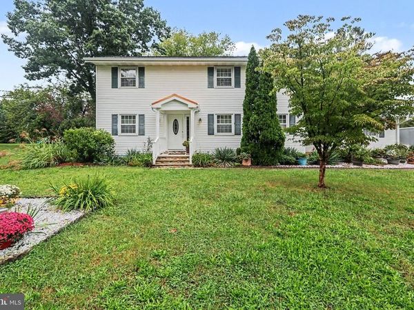 27 FOREST AVENUE, HERSHEY, PA 17033