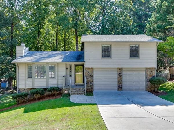 978 Chartley Drive SW, Lilburn, GA 30047
