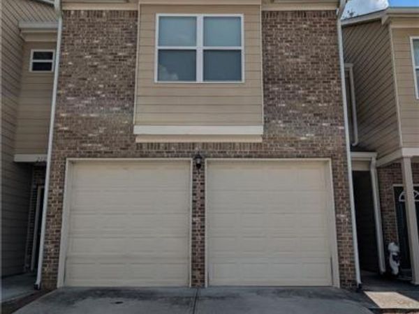 214 Oakland Hills Way , Lawrenceville, GA 30044
