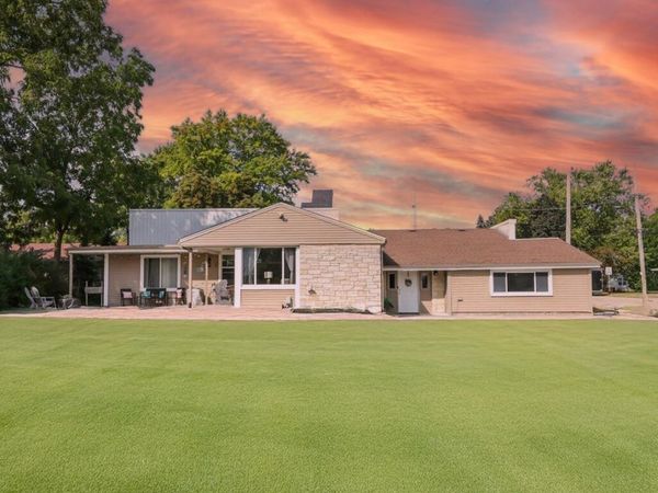 9205 S Chicago Rd, Oak Creek, WI 53154