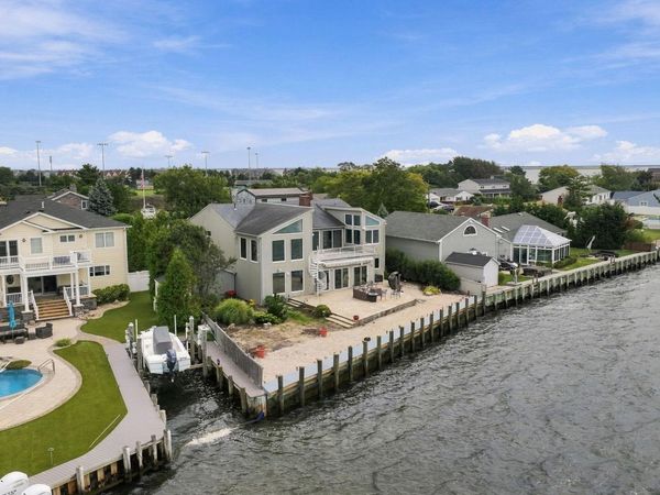 321 Grand Central Avenue, Amityville, NY 11701