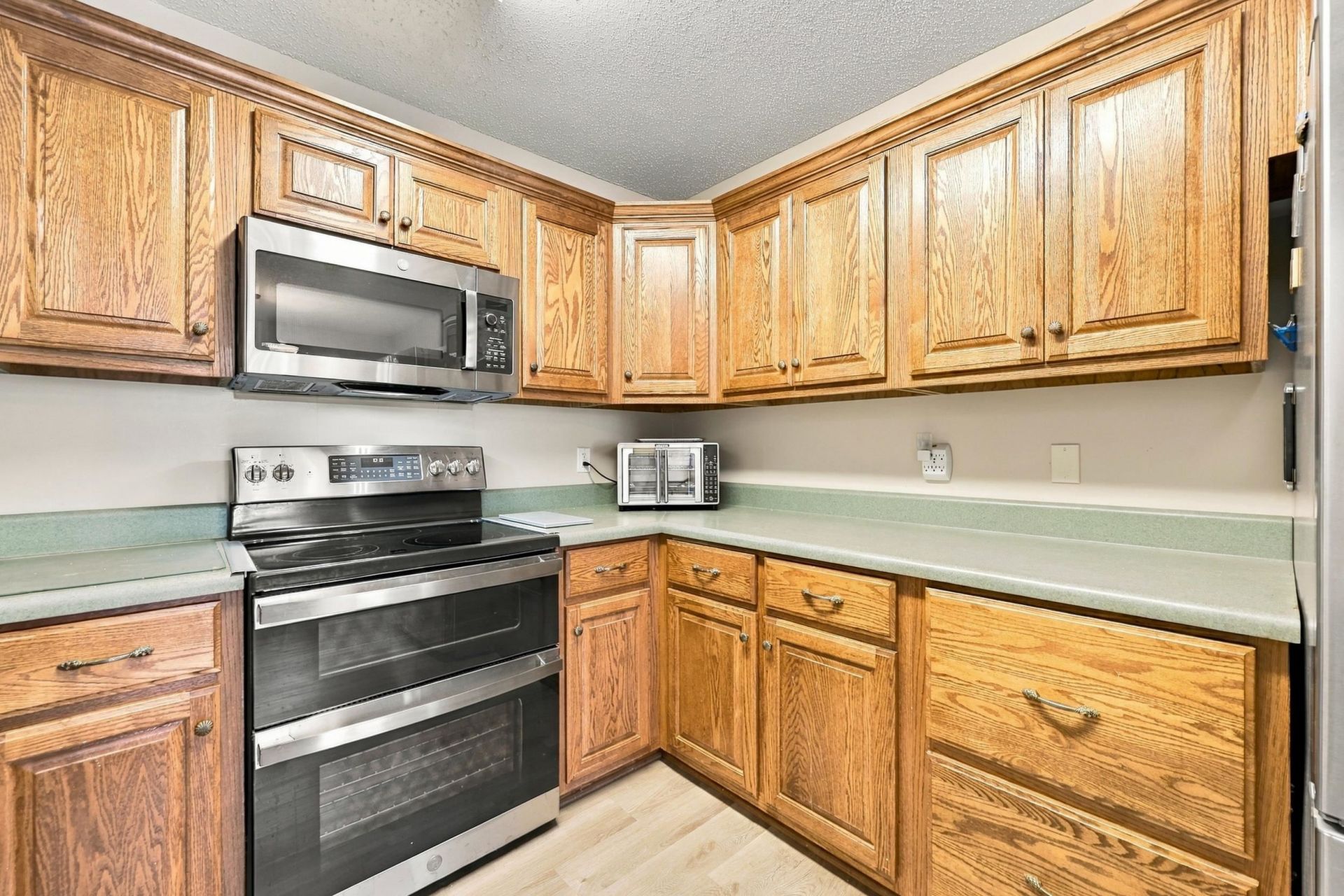 4394 Triangle St. Photo 5