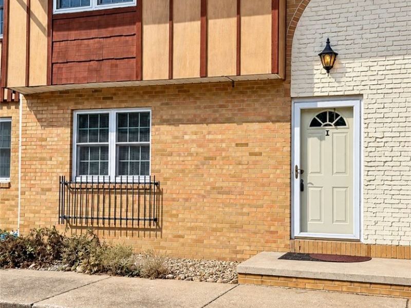 290 Lincoln Street SW, Unit I, Hartville, OH 44632 Photo 1