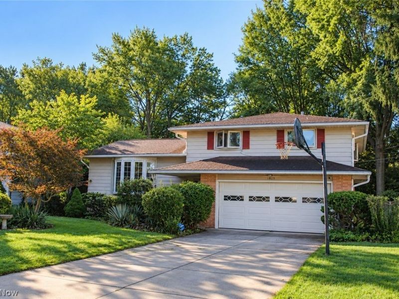 1815 Oaklawn Drive, Parma, OH 44134 Photo 2