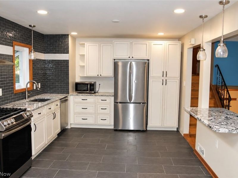 1815 Oaklawn Drive, Parma, OH 44134 Photo 9