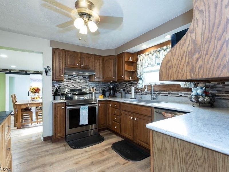 15911 Gar Highway, Montville, OH 44064 Photo 10