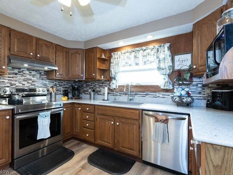 15911 Gar Highway, Montville, OH 44064 Photo 11