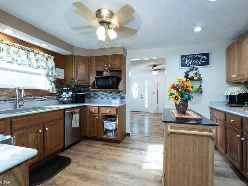 15911 Gar Highway, Montville, OH 44064 Photo 12