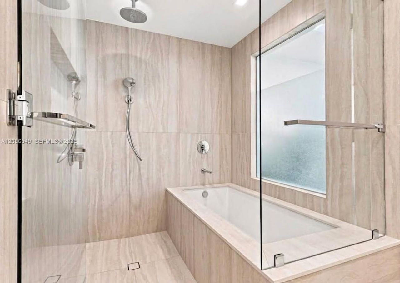 2411 Laguna Circle, Unit 1004, North Miami, FL 33181 Photo