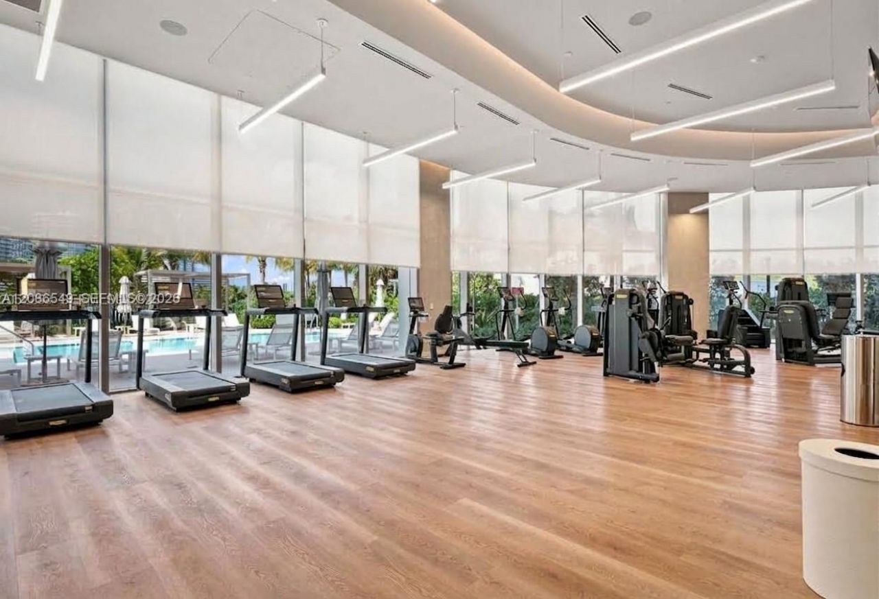 2411 Laguna Circle, Unit 1004, North Miami, FL 33181 Photo