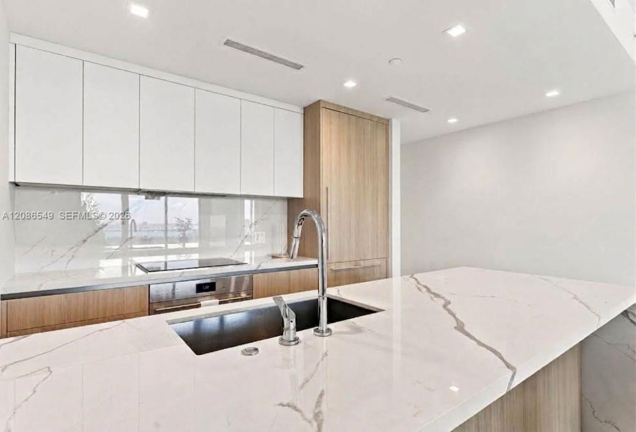 2411 Laguna Circle, Unit 1004, North Miami, FL 33181 Photo