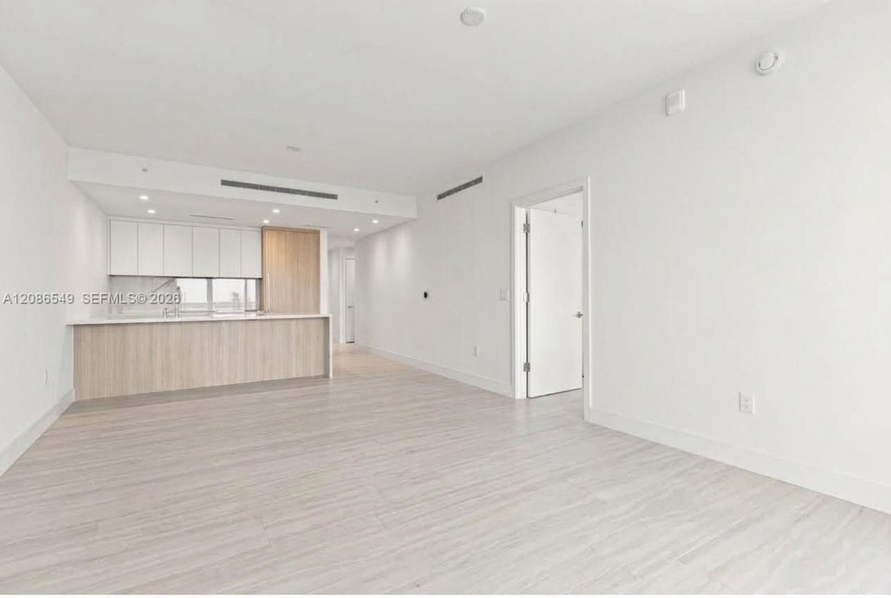 2411 Laguna Circle, Unit 1004, North Miami, FL 33181 Photo
