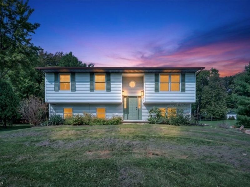 10142 Hillcrest Road, Kirtland, OH 44094 Photo 1