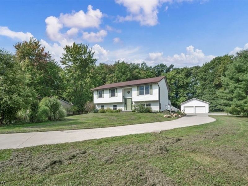 10142 Hillcrest Road, Kirtland, OH 44094 Photo 2