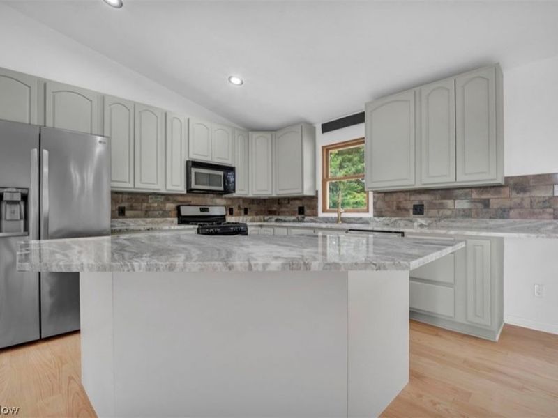 10142 Hillcrest Road, Kirtland, OH 44094 Photo 7