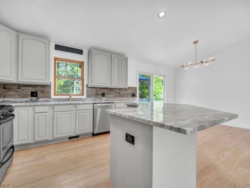 10142 Hillcrest Road, Kirtland, OH 44094 Photo 8