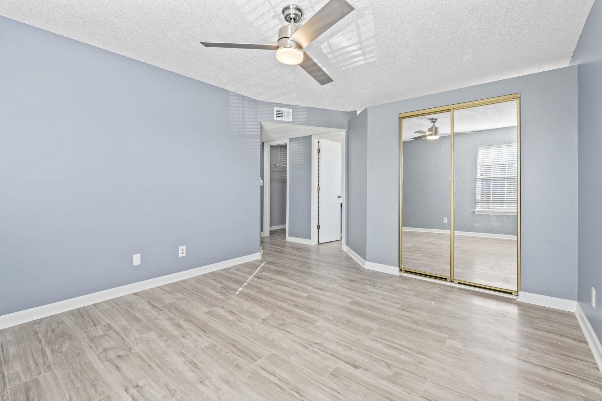 2258 Essex Dr. Photo 21