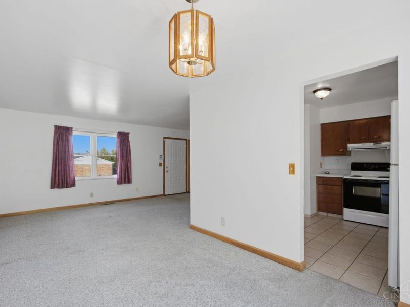 696 Rockford Drive, Hamilton, OH 45013 Photo 9